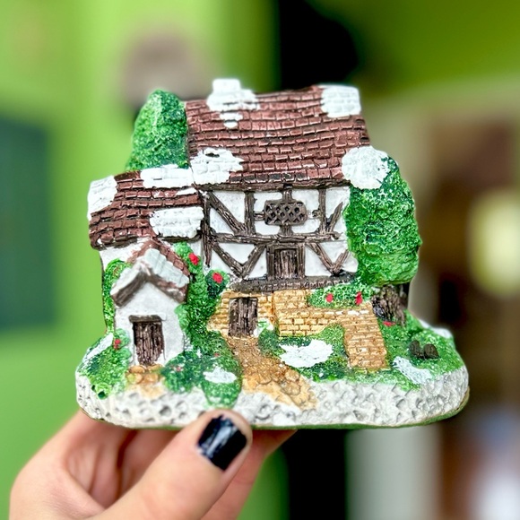 Vintage Cottagecore Mini Figurine Home Winter Scene Home Decor Accent - Picture 2 of 9